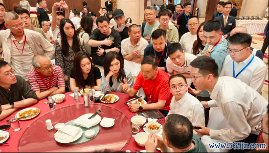 新股配资服务官网 直击茅台大会前夜：飞天改果汁，林园透露“只加仓不减仓”！ | 酒业内参